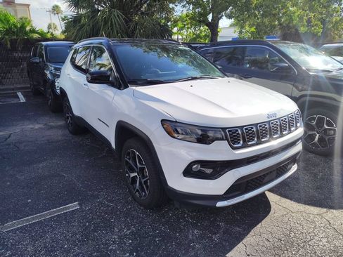 Used 2025 Jeep Compass Limited AWD/4WD image 3