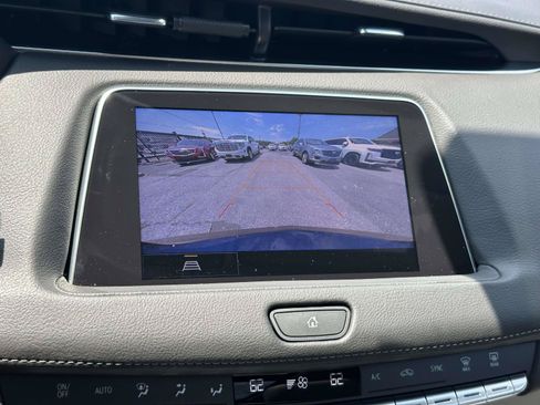 Used 2023 Cadillac XT4 Luxury w/ Cold Weather Package AWD/4WD image 15