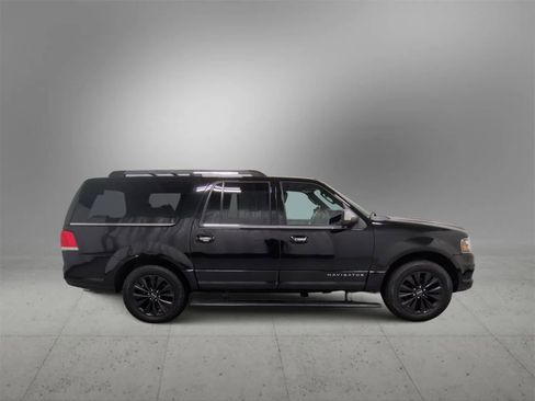 Used 2017 Lincoln Navigator L Select image 9