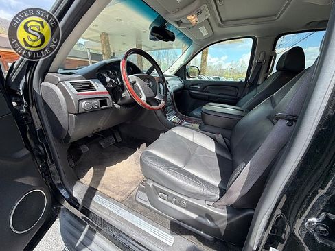 Used 2009 Cadillac Escalade EXT image 11