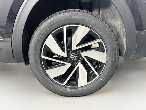 Used 2025 Volkswagen Atlas SE AWD/4WD image 11