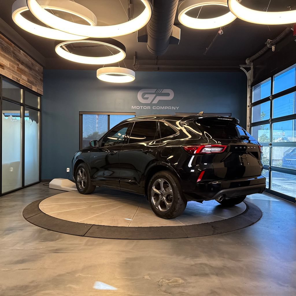 Used 2023 Ford Escape ST-Line w/ Tech Pack #1 AWD/4WD image 5
