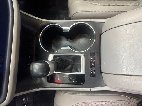 Used 2019 Toyota Highlander Limited Platinum image 34