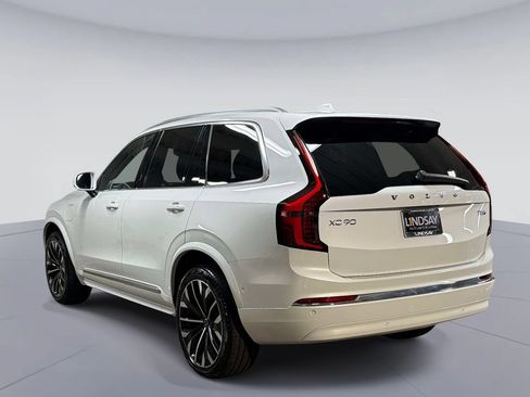 Used 2025 Volvo XC90 T8 Plus w/ Protection Package Premier AWD/4WD image 12