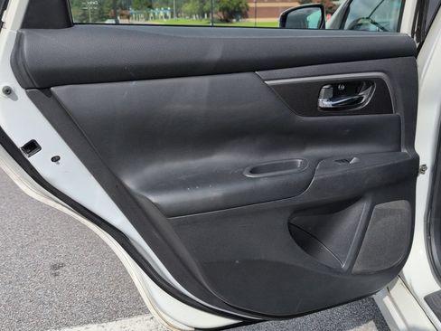 Used 2014 Nissan Altima 2.5 SL w/ Moonroof Package FWD image 23