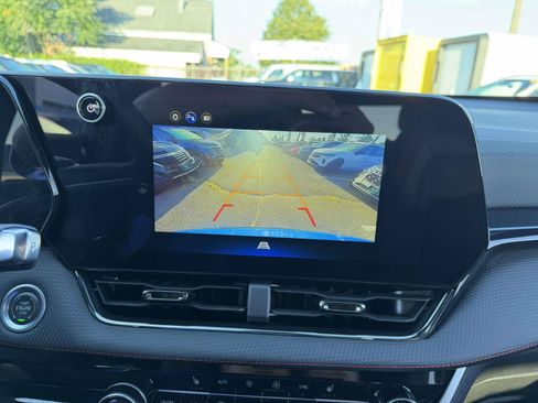 Used 2025 Chevrolet Equinox RS AWD/4WD image 24