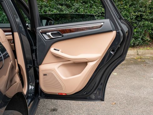 Used 2024 Porsche Macan S image 37