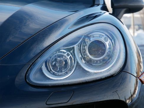 Used 2014 Porsche Cayenne Turbo image 6