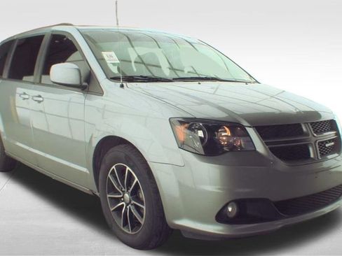 Used 2019 Dodge Grand Caravan GT image 3