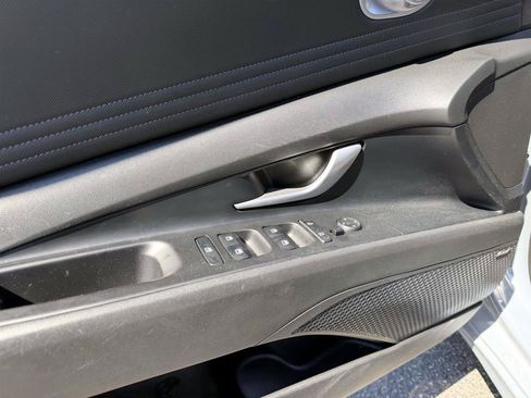 Used 2022 Hyundai Elantra SEL w/ Convenience + Premium Package FWD image 13