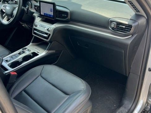 Used 2024 Ford Explorer XLT w/ Equipment Group 202A image 18
