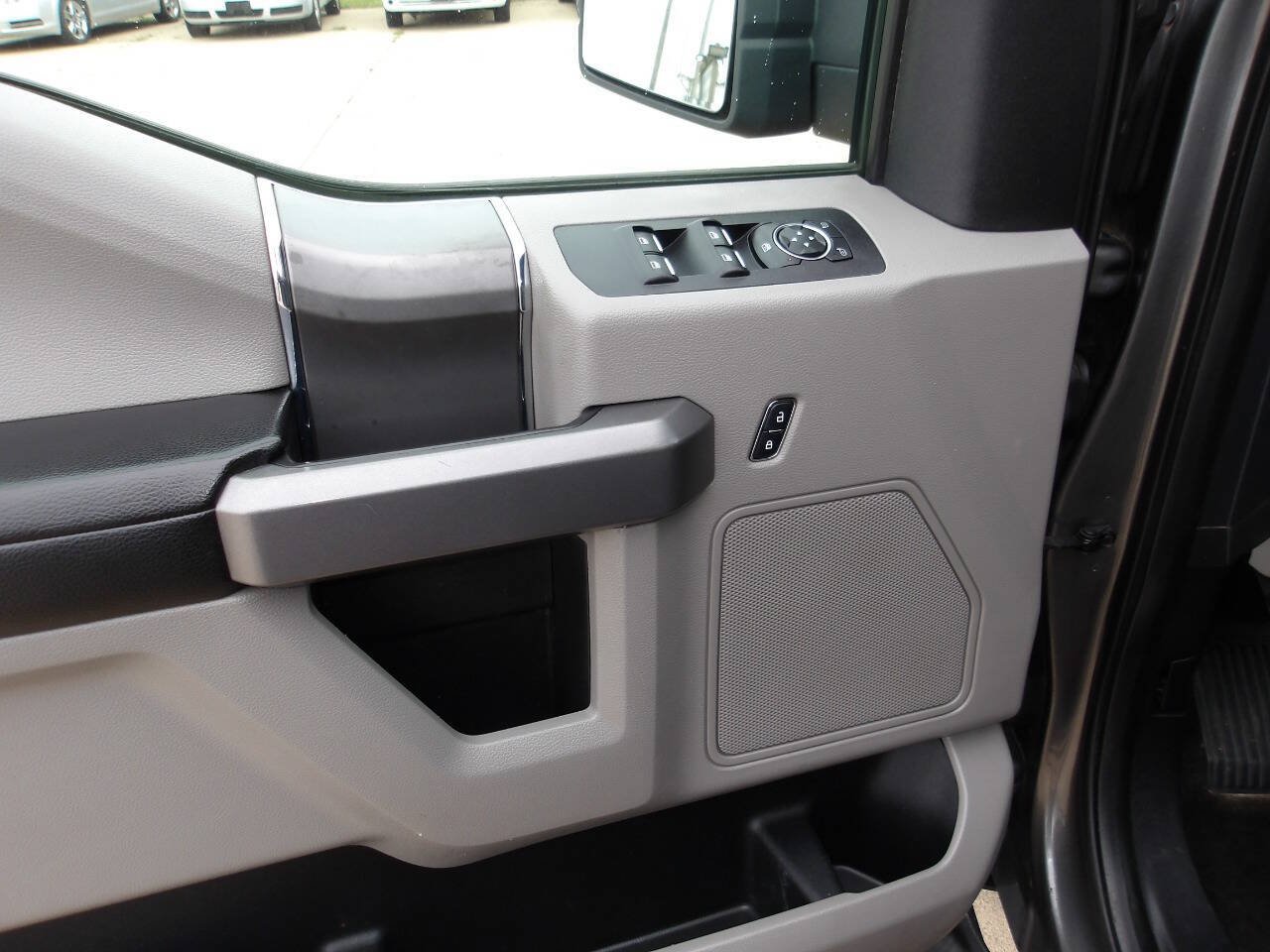 Used 2015 Ford F150 XLT w/ Equipment Group 302A Luxury AWD/4WD image 19