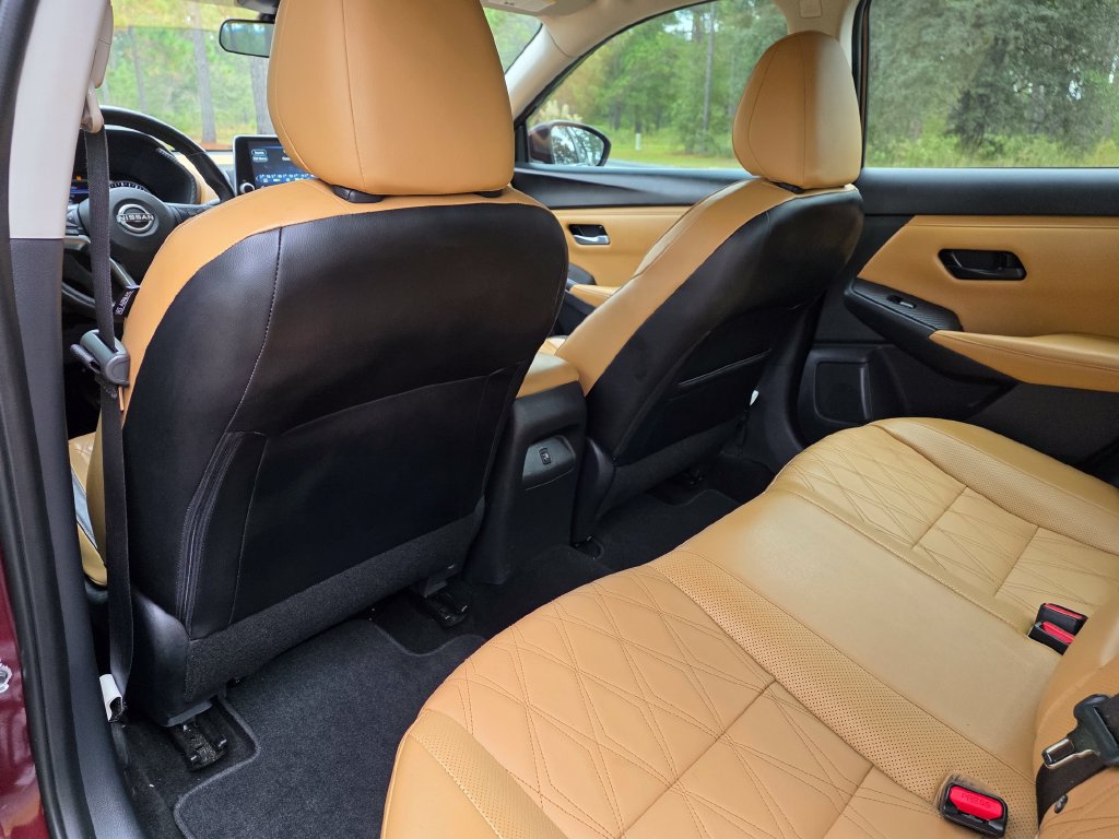 Used 2024 Nissan Sentra SV w/ SV Premium Package FWD image 17