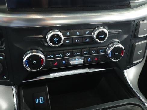 Used 2022 Ford F150 Lariat w/ Tow Technology Package image 16