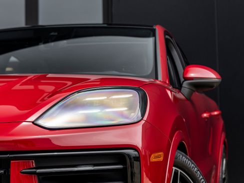 Certified 2024 Porsche Cayenne Coupe AWD/4WD image 15