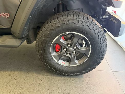 Used 2023 Jeep Gladiator Rubicon w/ Cold Weather Group AWD/4WD image 10