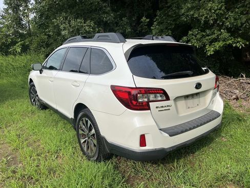 Used 2016 Subaru Outback 2.5i Limited AWD/4WD image 5