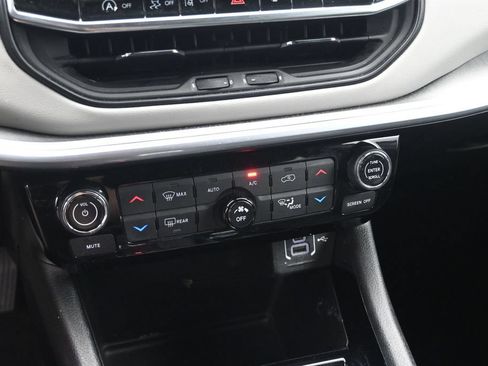Used 2025 Jeep Compass Limited AWD/4WD image 18