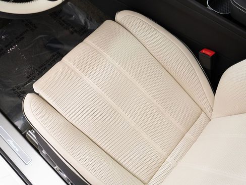 Certified 2023 Bentley Bentayga Extended Wheelbase AWD/4WD image 19