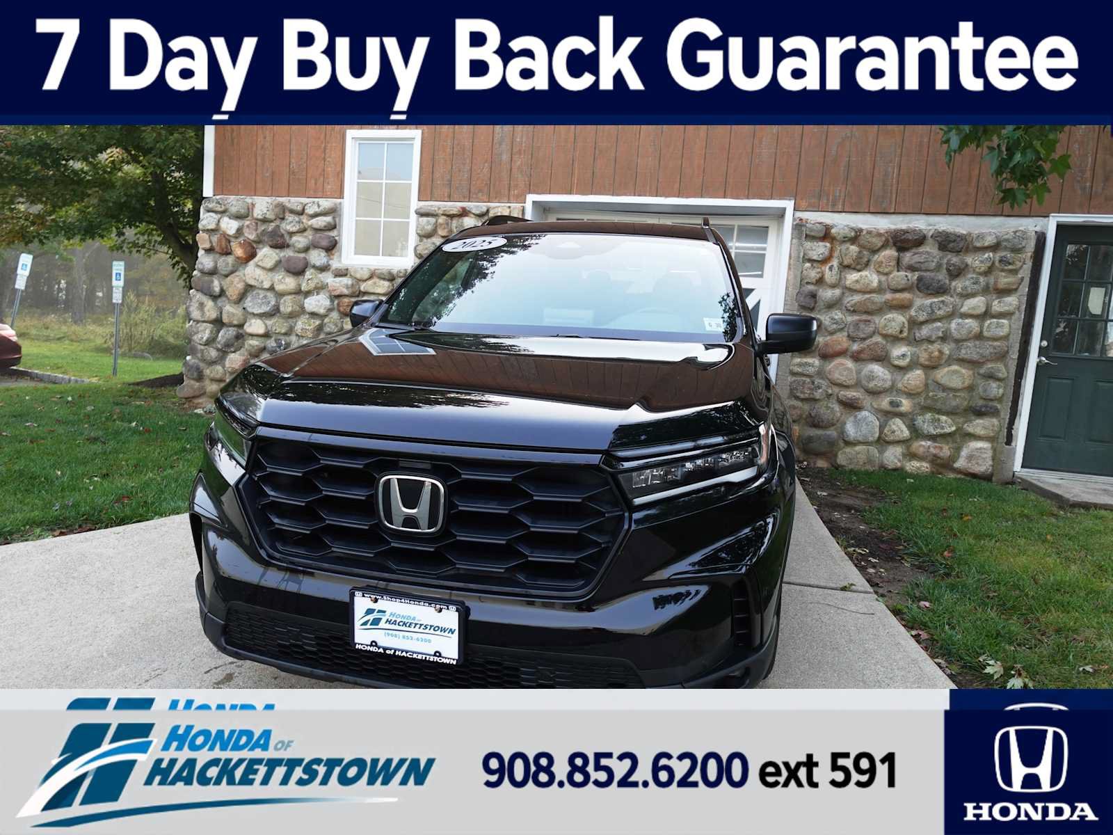 Used 2025 Honda Pilot Sport image 1