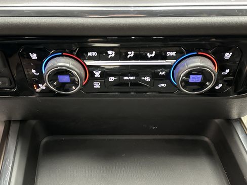 Used 2024 Chevrolet Silverado 2500 High Country w/ Technology Package image 41