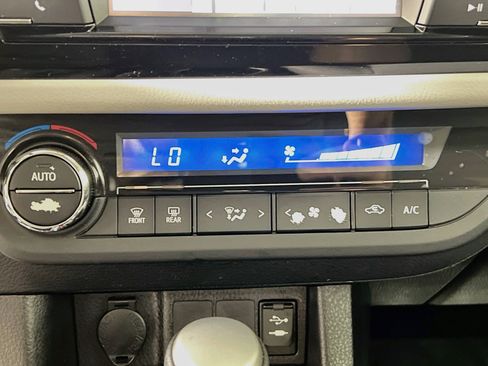 Used 2016 Toyota Corolla LE FWD image 26