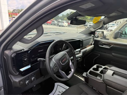 Used 2024 GMC Sierra 1500 Elevation AWD/4WD image 3