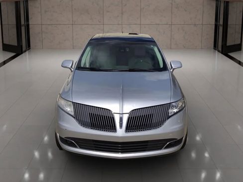 Used 2014 Lincoln MKT FWD image 4