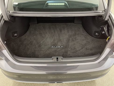 Used 2023 Lexus ES 300h w/ Premium Package image 10