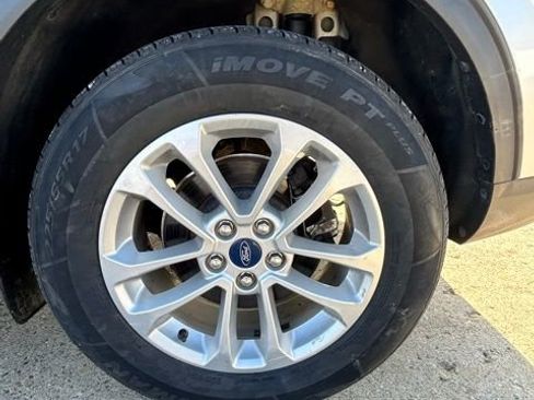 Used 2020 Ford Escape SE image 23