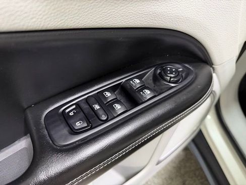 Used 2019 Jeep Compass Latitude w/ Cold Weather Group AWD/4WD image 19