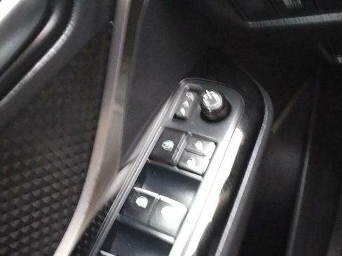 Used 2019 Toyota C-HR XLE image 23