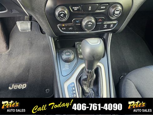 Used 2018 Jeep Cherokee Latitude w/ Safety Group image 21