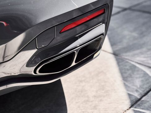 Used 2022 BMW M760i xDrive w/ Luxury Rear Seating Package AWD/4WD image 12