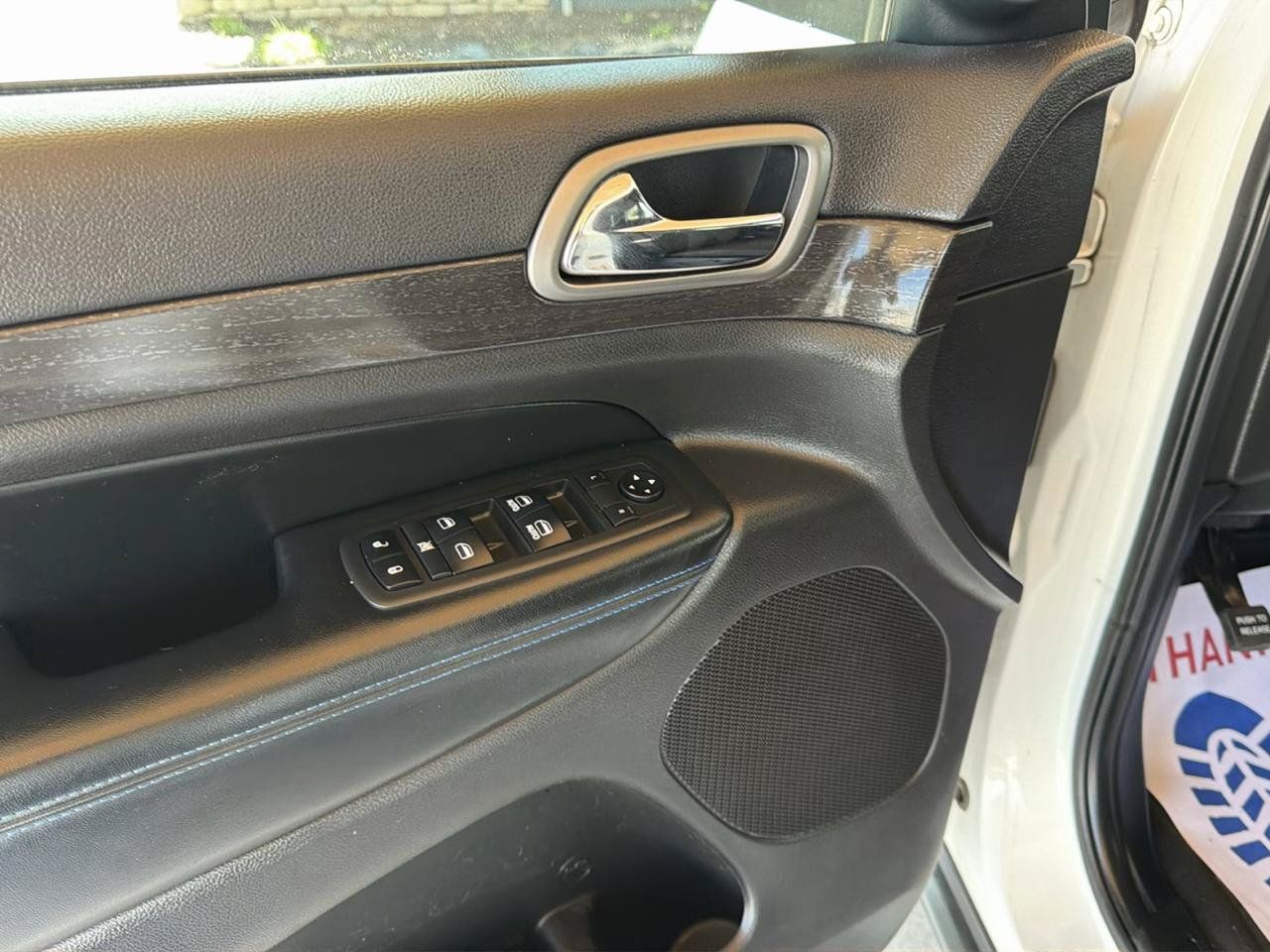 Used 2018 Jeep Grand Cherokee Laredo AWD/4WD image 14