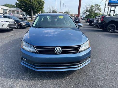 Used 2017 Volkswagen Jetta SEL FWD image 2