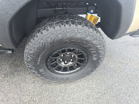 Used 2024 GMC Canyon AT4X w/ AT4X AEV Edition image 35