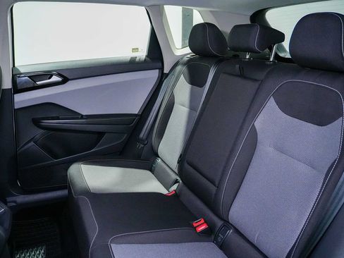 Used 2024 Volkswagen Taos S FWD image 17