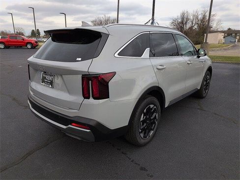 Used 2025 Kia Sorento S w/ Panoramic Sunroof Package image 6