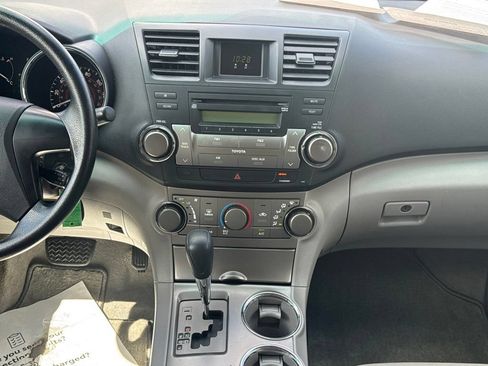 Used 2010 Toyota Highlander 2WD image 19