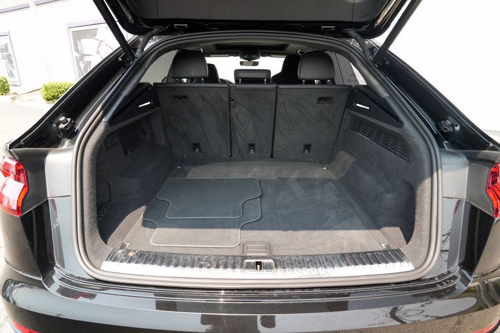 Used 2022 Audi SQ8 Prestige w/ Prestige Package AWD/4WD image 15