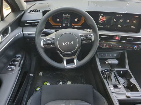 New 2025 Kia K5 LXS image 13
