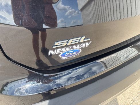Used 2024 Ford Edge SEL w/ Convenience Package AWD/4WD image 9