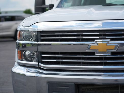 Used 2018 Chevrolet Silverado 3500 W/T AWD/4WD image 9