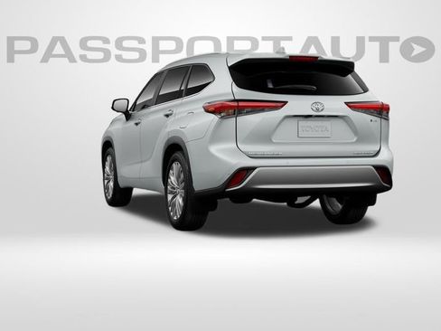 New 2026 Toyota Highlander Platinum image 4