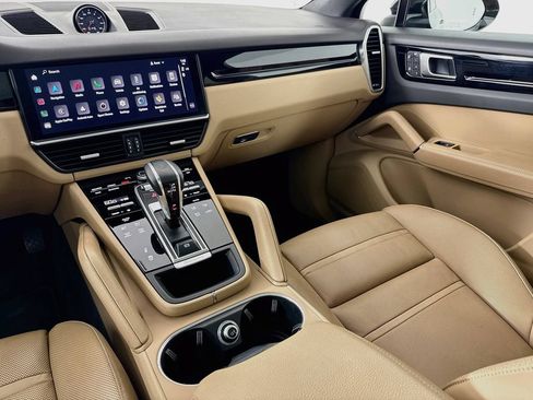 Certified 2023 Porsche Cayenne Coupe AWD/4WD image 25