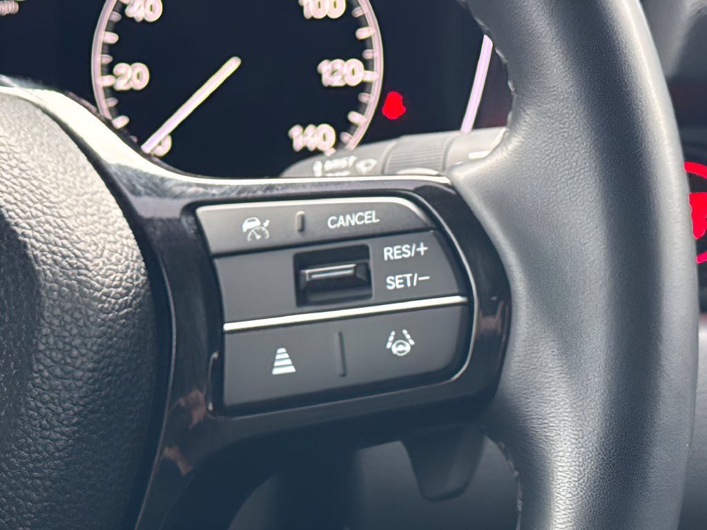 Used 2025 Honda Pilot Touring image 15