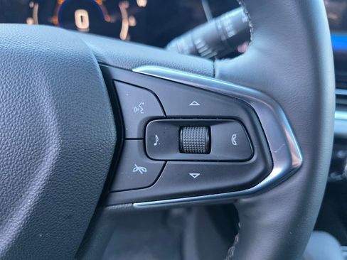 Certified 2025 Chevrolet Trax LT w/ LT Convenience Package image 23