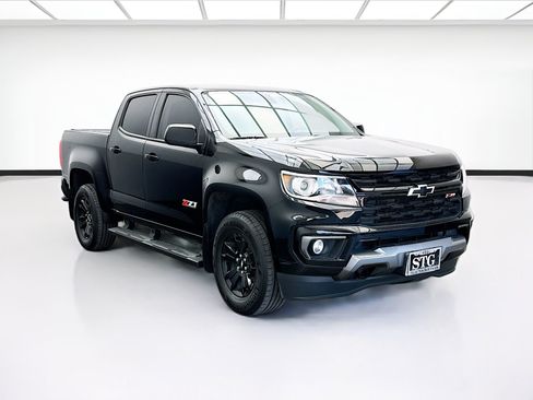 Used 2021 Chevrolet Colorado Z71 w/ Z71 Midnight Edition AWD/4WD image 3
