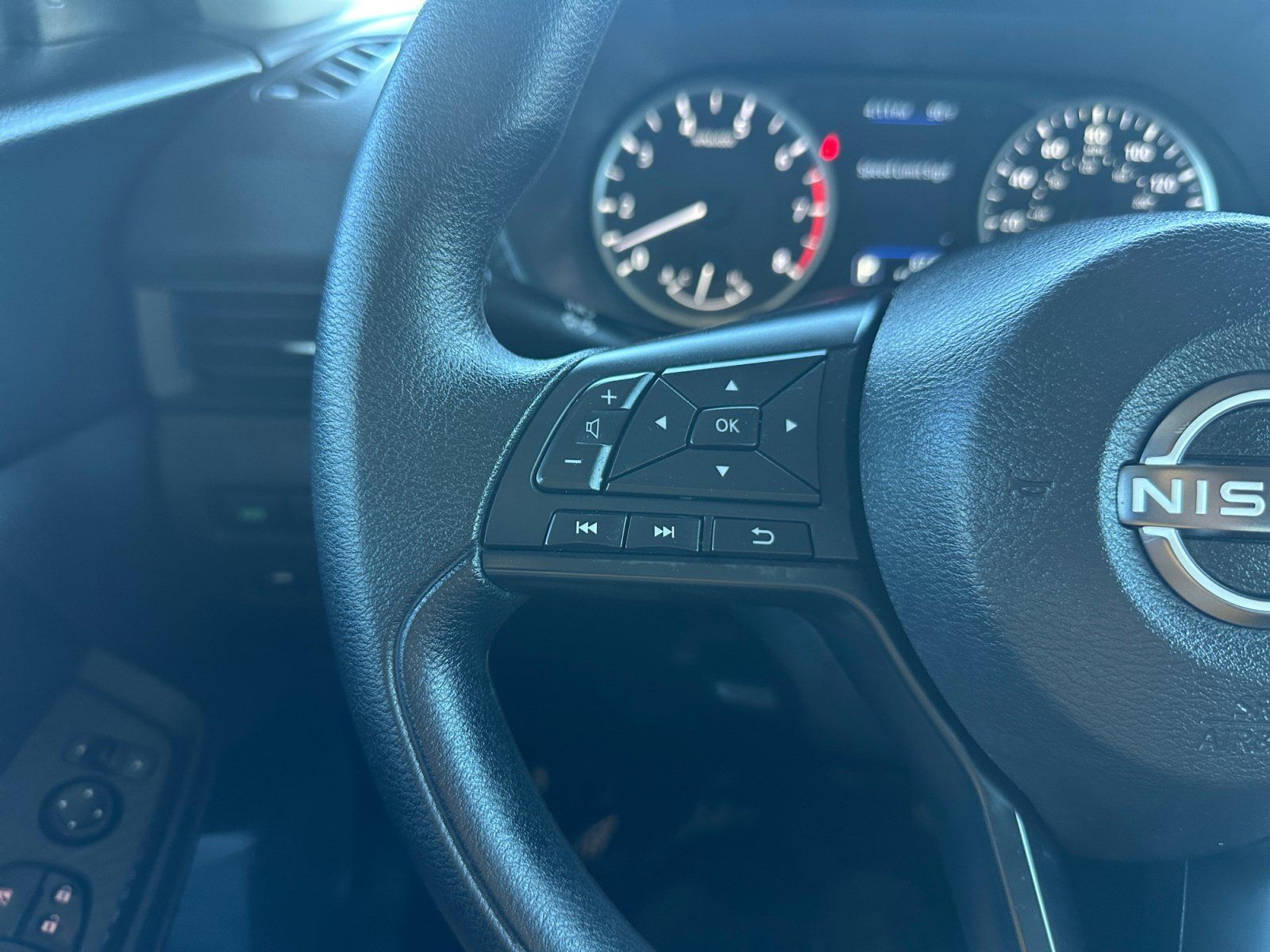 Used 2025 Nissan Sentra S FWD image 18